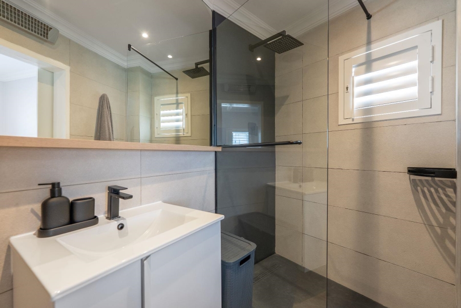 4 Bedroom Property for Sale in Sea Point Western Cape